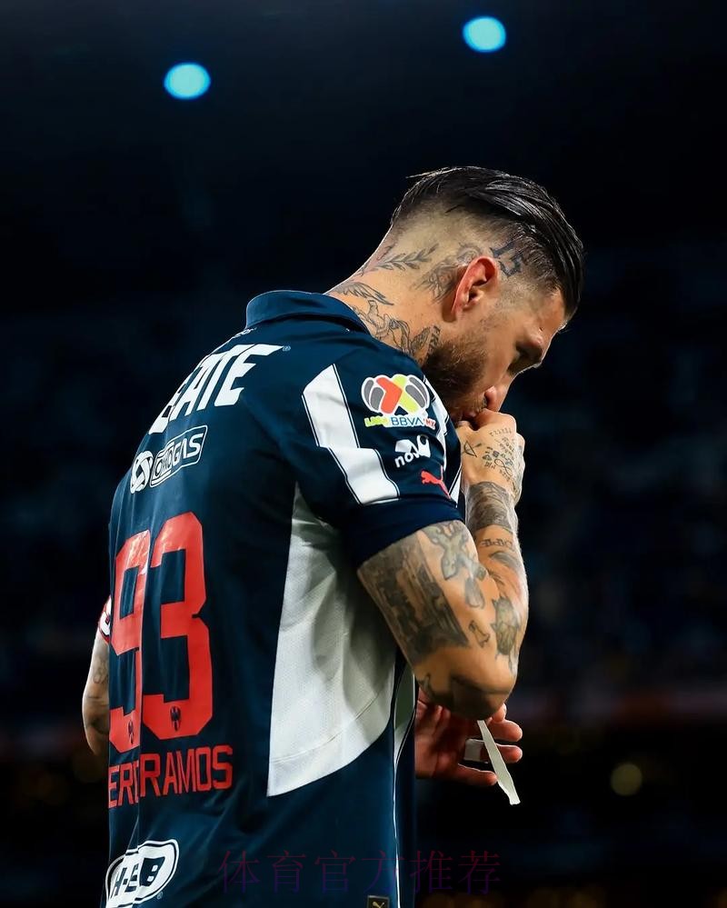 6轮4球!拉莫斯罚进点球后致敬C罗 这次判罚无争议