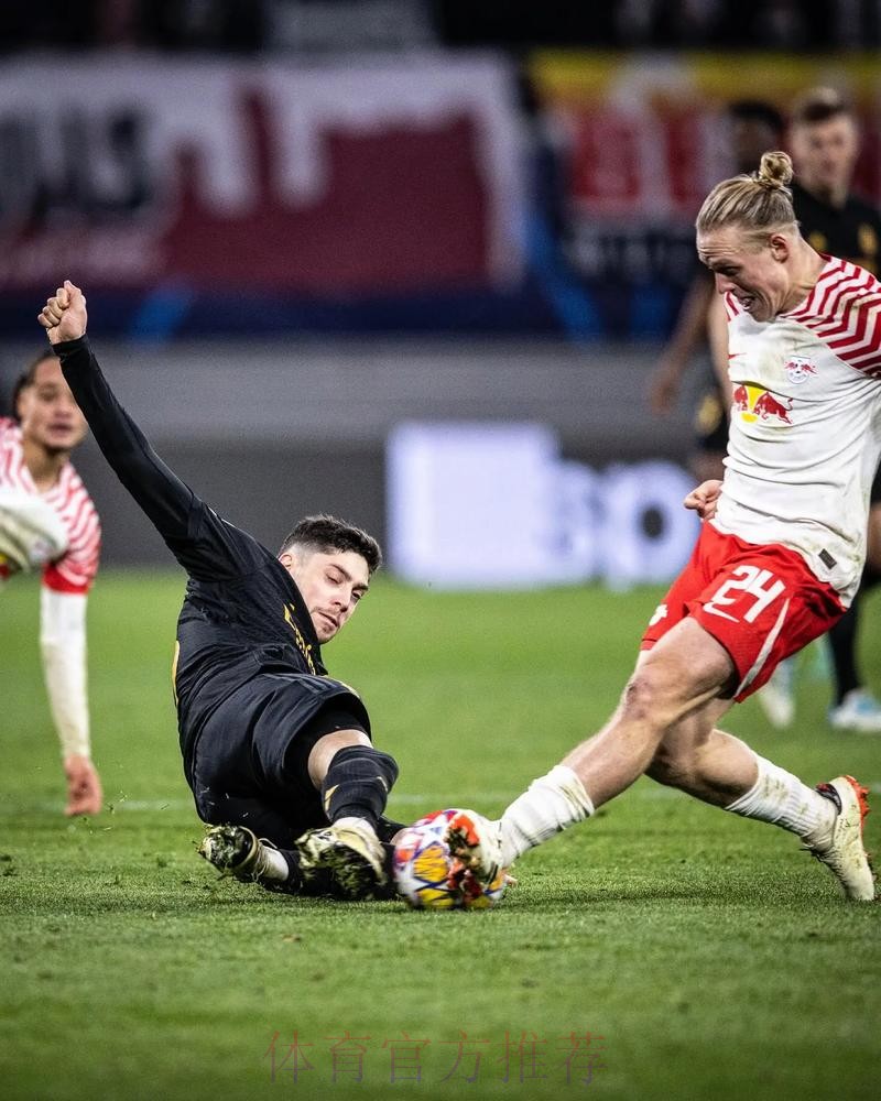 巴尔韦德回归皇马合练 阿扎尔厄德高恢复有球训练 巴尔韦德回归皇马合练 阿扎尔厄德高恢复有球训练